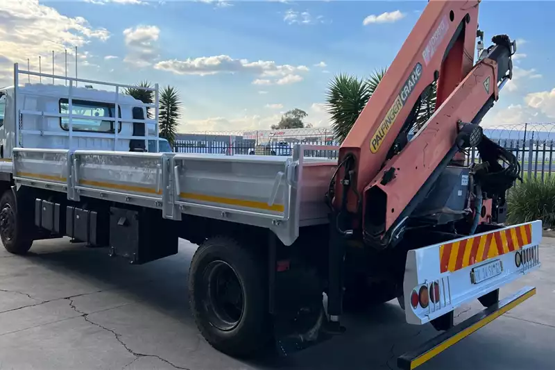 Crane-Truck-8-Ton-1